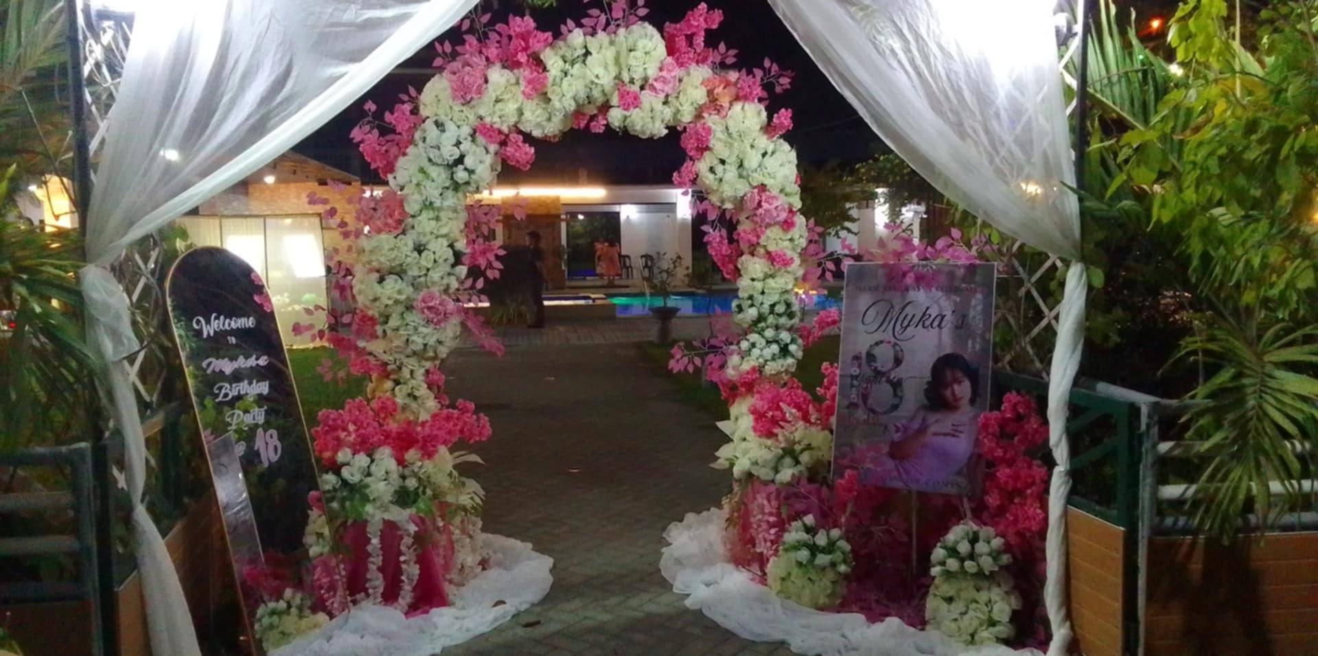Grand Entrance Decor